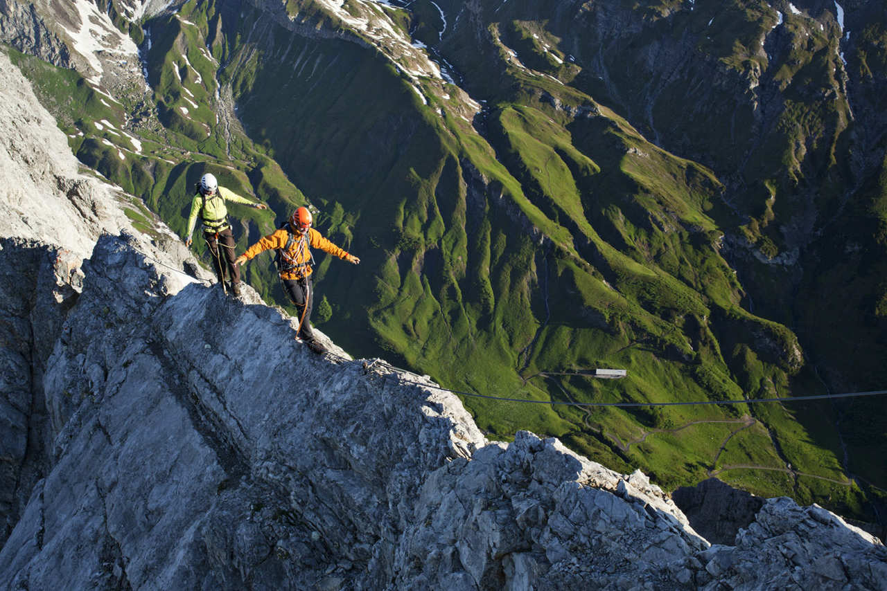Arlberger Klettersteig auf dem Grat zur Weißschrofenspitze
